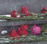 Вартовчане возложили цветы в дань памяти жертвам теракта в Подмосковье
