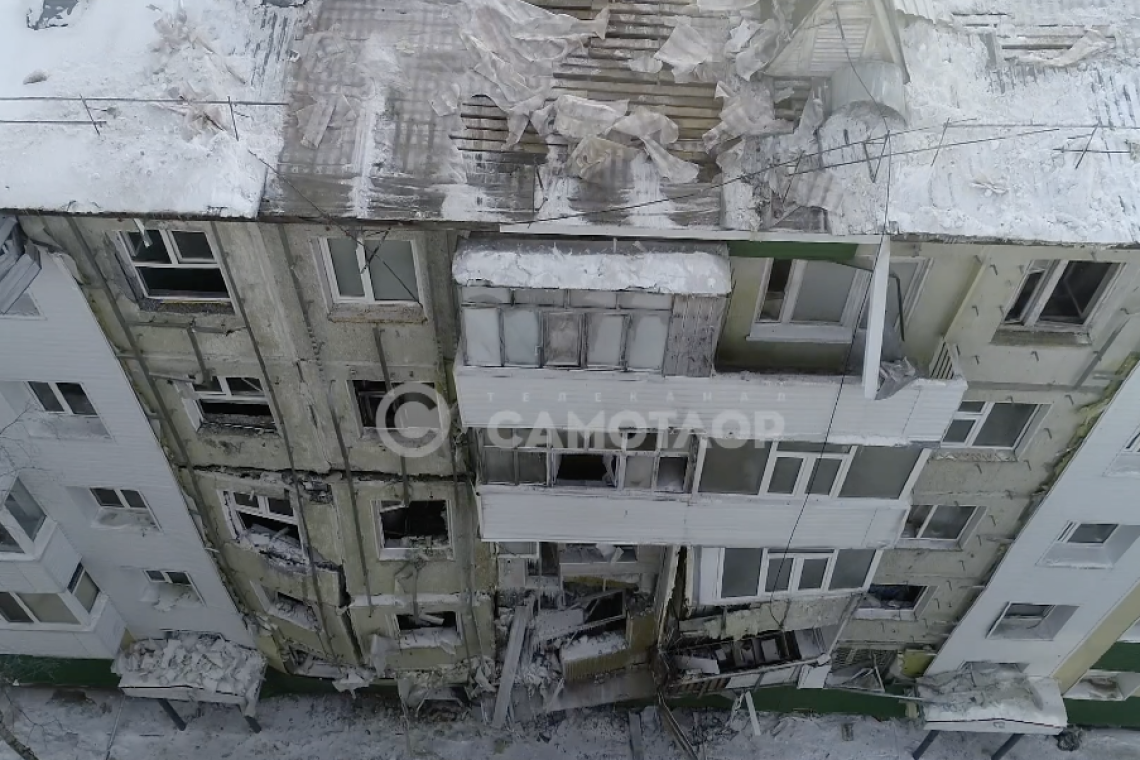 Съемка с квадрокоптера. Кадры работы спасателей на месте частично обрушенного дома в Нижневартовске