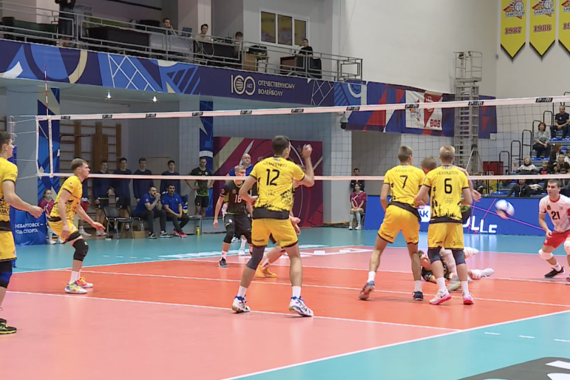 В спорткомплексе «Самотлор» стартовал Кубок губернатора Югры по волейболу
