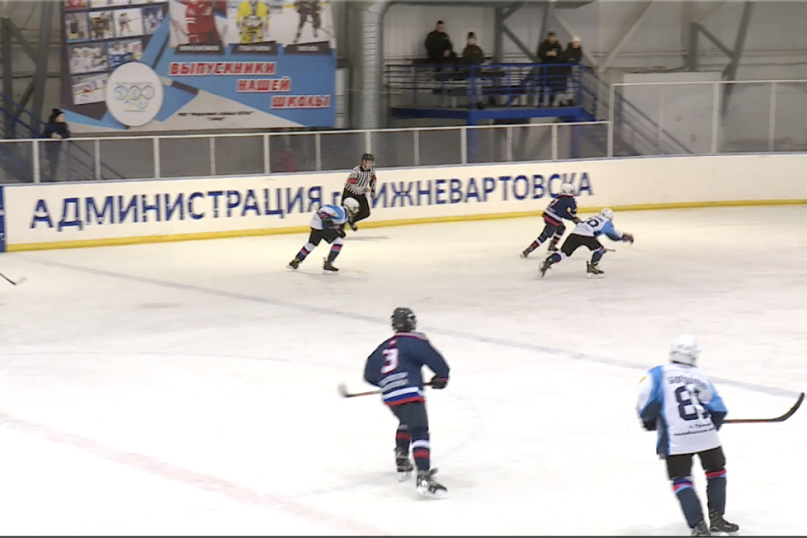 На ледовой арене Нижневартовска стартовал хоккейный тур межрегиональных соревнований первенства УрФО 