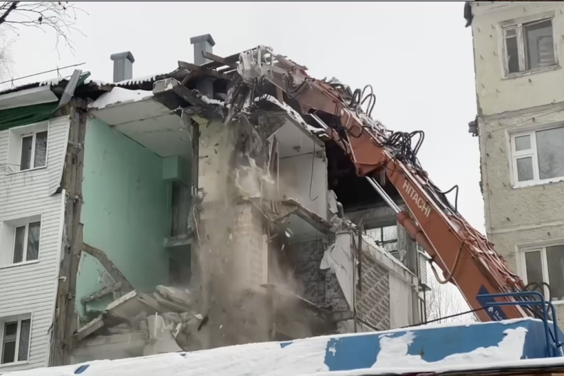 В Нижневартовске приступили к демонтажу поврежденных конструкций дома 6А по улице Мира