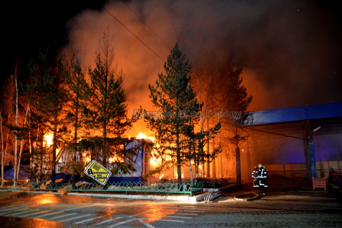 В Нижневартовске на территории траснпортной компании произошел пожар