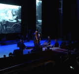 В ДК «Октябрь» представили театрализованный концерт «Победа во имя жизни»